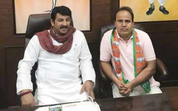 Days before MCD polls, AAP MLA Ved Prakash jumps ship to join BJP