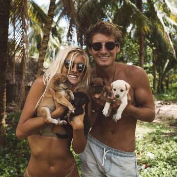 This dreamy couple earns $9000 per Instagram post while travelling. Here’s how 