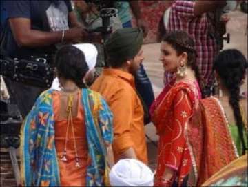 Shah Rukh, Anushka make a perfect Punjabi couple for a song in Imtiaz’s film