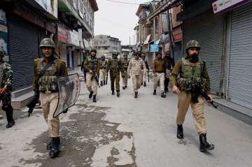 Policeman, Grenade Attack, Srinagar, Nowhatta