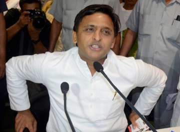 Akhilesh Yadav loses cool at press meet over questions on his family feud 