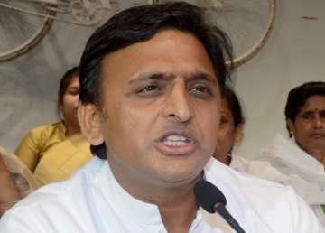 Those wearing saffron scarves have got licence to beat cops in UP: Akhilesh