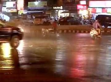 Light rains in parts of Delhi-NCR brings mercury down by 7 notches 
