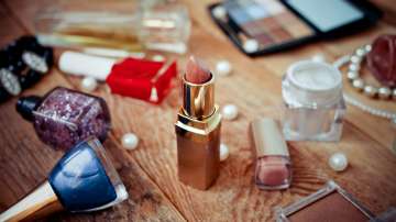  There’s a secret expiration date on your makeup products. Did you see it? 