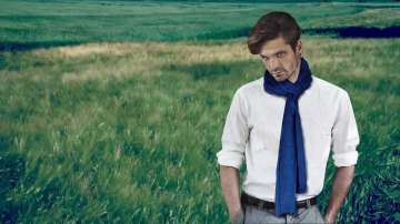 EtimesSuaveMen: Five ways men can experiment with scarves - Times of India