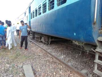 Two injured as Lucknow-bound Rajya Rani Express derails near Rampur 