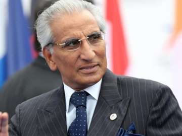 Nawaz Sharif sacks his top aide Tariq Fatemi over Dawn leaks 