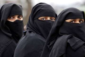 Muslim women in niqab