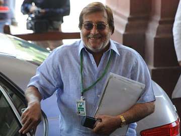 Vinod Khanna no more; politicians, Bollywood condole death