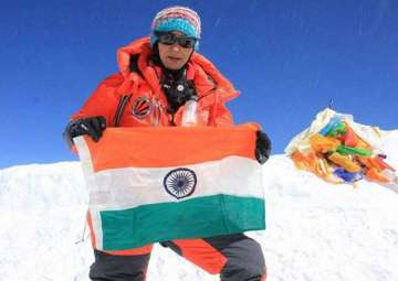 Indian woman creates hisory, twice climbs Everest in five days