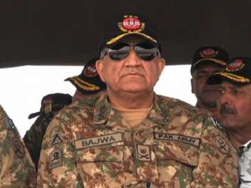 Pak Army Chief visits LoC amid border tension 