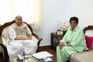 Kiran Bedi apprises Rajnath Singh of constraints in serving Puducherry
