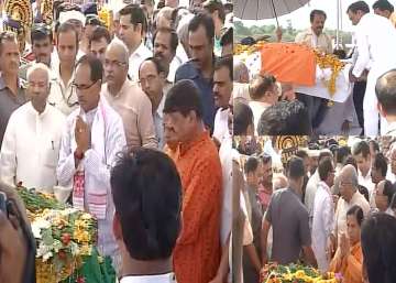 Union minister Anil Dave cremated