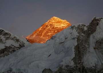American climber dies, Indian missing on Everest