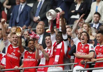 Arsenal players celebrate after winning FA Cup final against Chelsea 