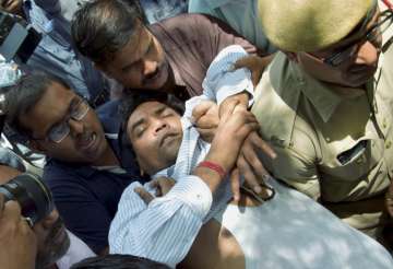 Kapil Mishra fell unconscious during a press conference 