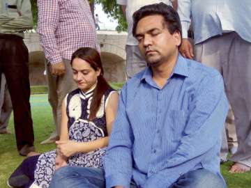 Kapil Mishra with his wife at Rajghat