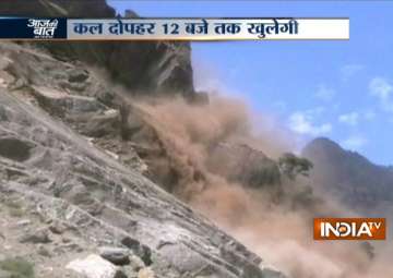 Landslide on Rishikesh-Badrinath NH, 1000-1500 feared stranded 