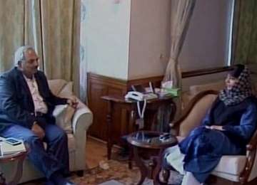 Union Home Secretary holds talks with J&K CM