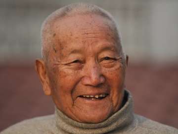 85-yr-old Nepal man dies trying to become oldest Everest climber