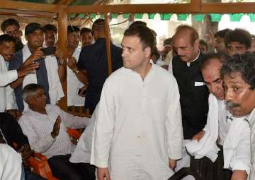 Rahul meeting the victims of Saharanpur caste violence at Shahjahanpur Chowki 