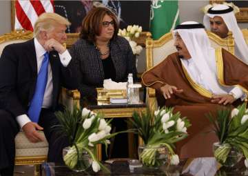Donald Trump talks with Saudi King Salman in Riyadh