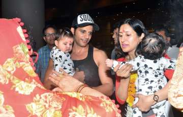 TV actor Karanvir Bohra’s twin baby girls will steal your heart 