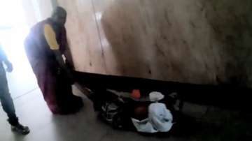 karnataka hospital woman drags husband