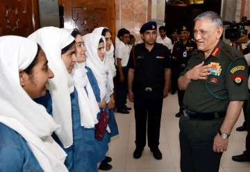 Army Chief General Bipin Rawat met and complimented  "Super-40" students