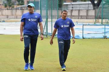 Anil Kumble and team's batting coach Sanjay Bangar
