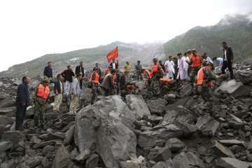 15 bodies pulled out of China's landslide, 118 still missing