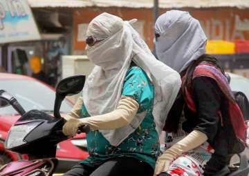  Delhi reels under intense heat, maximum temperature at 44.6 degree Celsius 