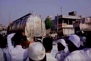 milk, shirdi, farmers, strike, indiatv, loan, 