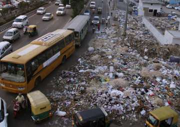 HC raps civic body commissioners over garbage mess on Delhi roads