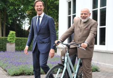 Dutch PM Mark Rutte gifts a bicycle to Narendra Modi
