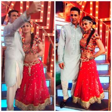 Akshay Kumar, Mouni Roy