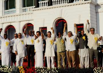 Opposition extol Karunanidhi, call for united fight against communal forces