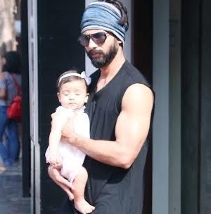 Misha magic: Shahid's little angel learns to clap, Twitter loves father-daughter