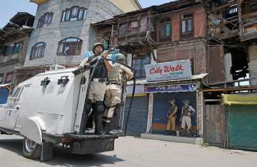 Normal life back in Kashmir, internet restored after two days 