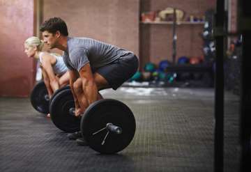  How heavy weight lifting boosts muscle strength