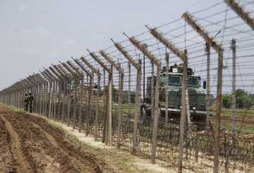 Two Army jawans killed in LoC ceasefire violation by Pakistan 
