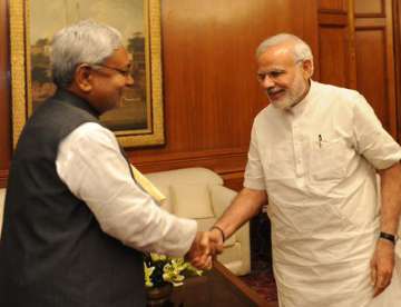 Modi congratulates Nitish for 'joining the fight against corruption' 