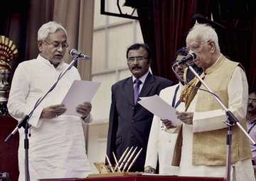 Governor Keshari Nath Tripathi administers oath to Nitish Kumar as Bihar CM