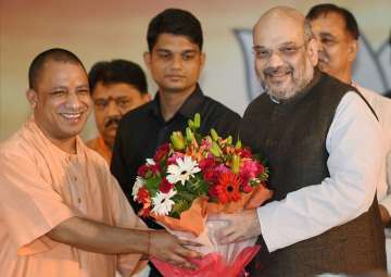 Amit Shah bieing welcomed by CM Yogi Aditiyanath at the state office in Lucknow
