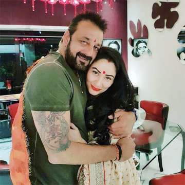 This video of Sanjay Dutt dancing with wife Manyata will make your day