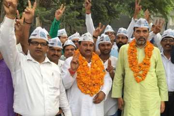  File Photo - AAP candidate Ram Chander in the middle