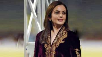 nita ambani smartphone fake news