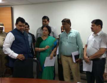 CM Fadnavis reviews flood situation in Mumbai