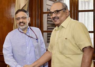 New Home Secy Rajiv Gauba L being welcomed by outgoing Secy Rajiv Mehrishi