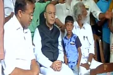 Arun Jaitley meets family of slain RSS worker, CPM stages dharna